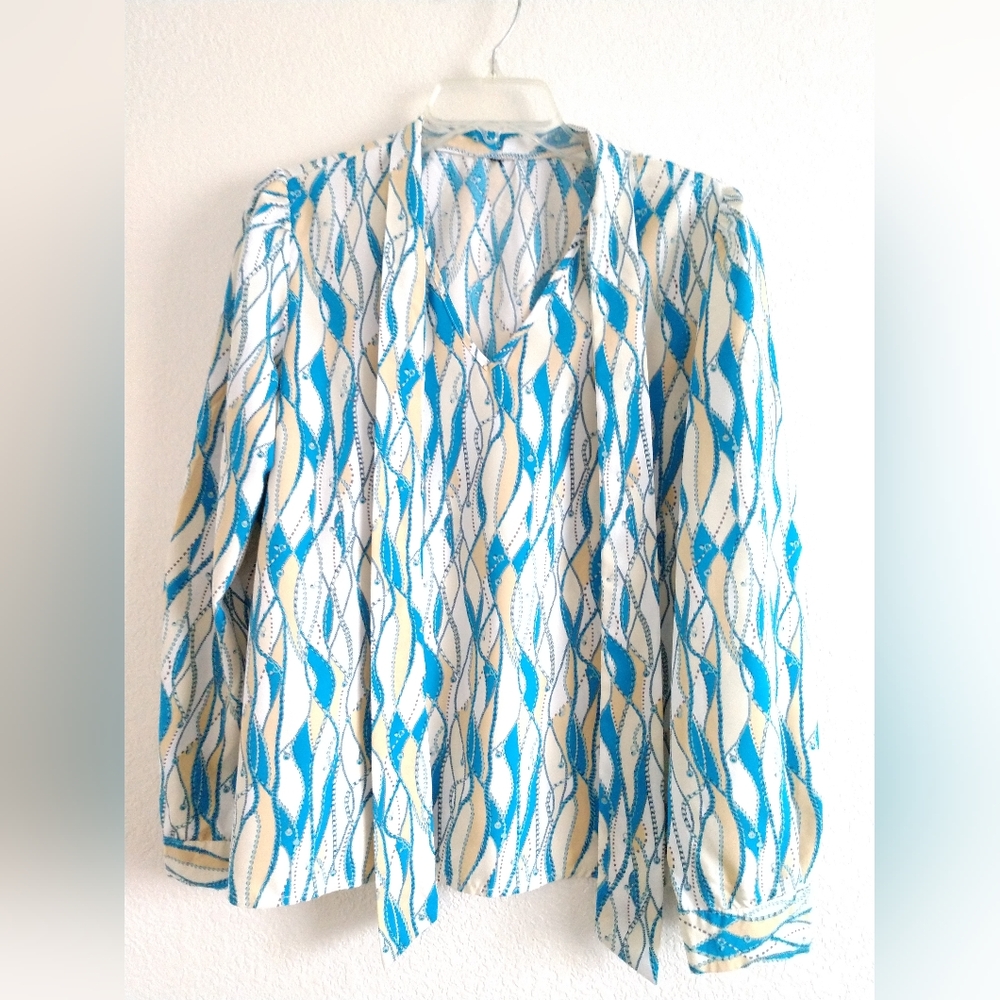Pretty Modern Blouse Attached Tie Neck Blue Beige Chain Print Medium Chest 36"